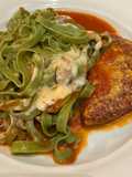 Tagliatelle verde com polpetone