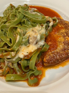 Foto de Tagliatelle verde com polpetone
