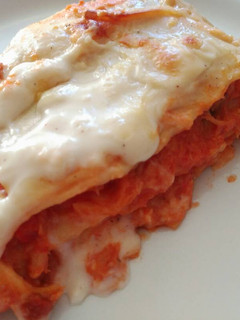 Una foto de Lasaña de merluza y langostinos