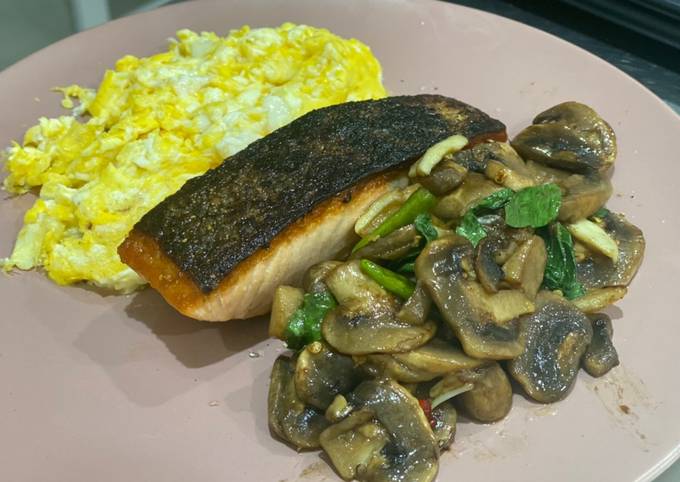 Grilled salmon with stir-fried mushroom with Thai basil