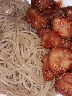 Szezámos hús, pirított tésztával(kínai) recept fotója