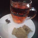 Bay leaves and cloves tea