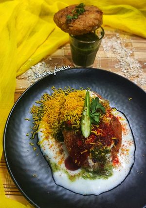 A picture of Oats tikki chaat.