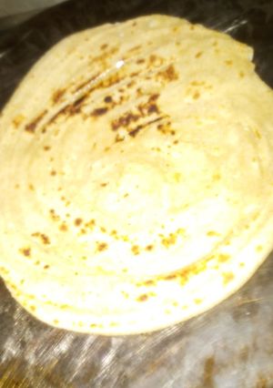 गार्लिक बटर लच्छा पराठा (garlic butter lachha paratha recipe in Hindi) रेसिपी मुख्य फोटो