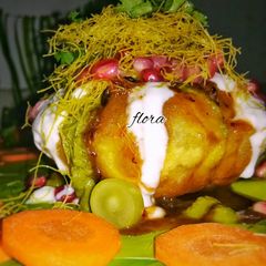 A picture of Shahi Raj kachori.