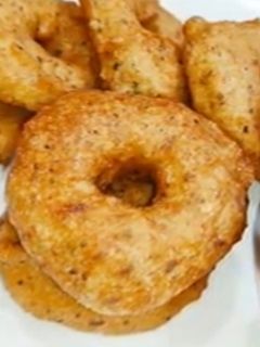 उड़द दाल के मेदू वडा (Urad dal ke medu vada recipe in HIndi) रेसिपी मुख्य फोटो