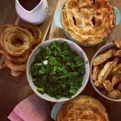 A picture of Steak & Ale Puff Pie.