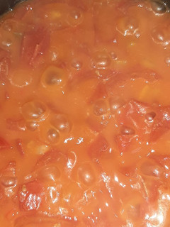 A picture of Tomatoe and onion sauce.
