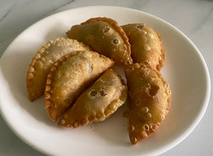 Gambar Kuih Karipap Inti Ubi Manis Campur Ubi Keledek