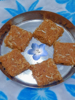સુખડી (Sukhdi Recipe In Gujarati) રેસીપી મુખ્ય ફોટો