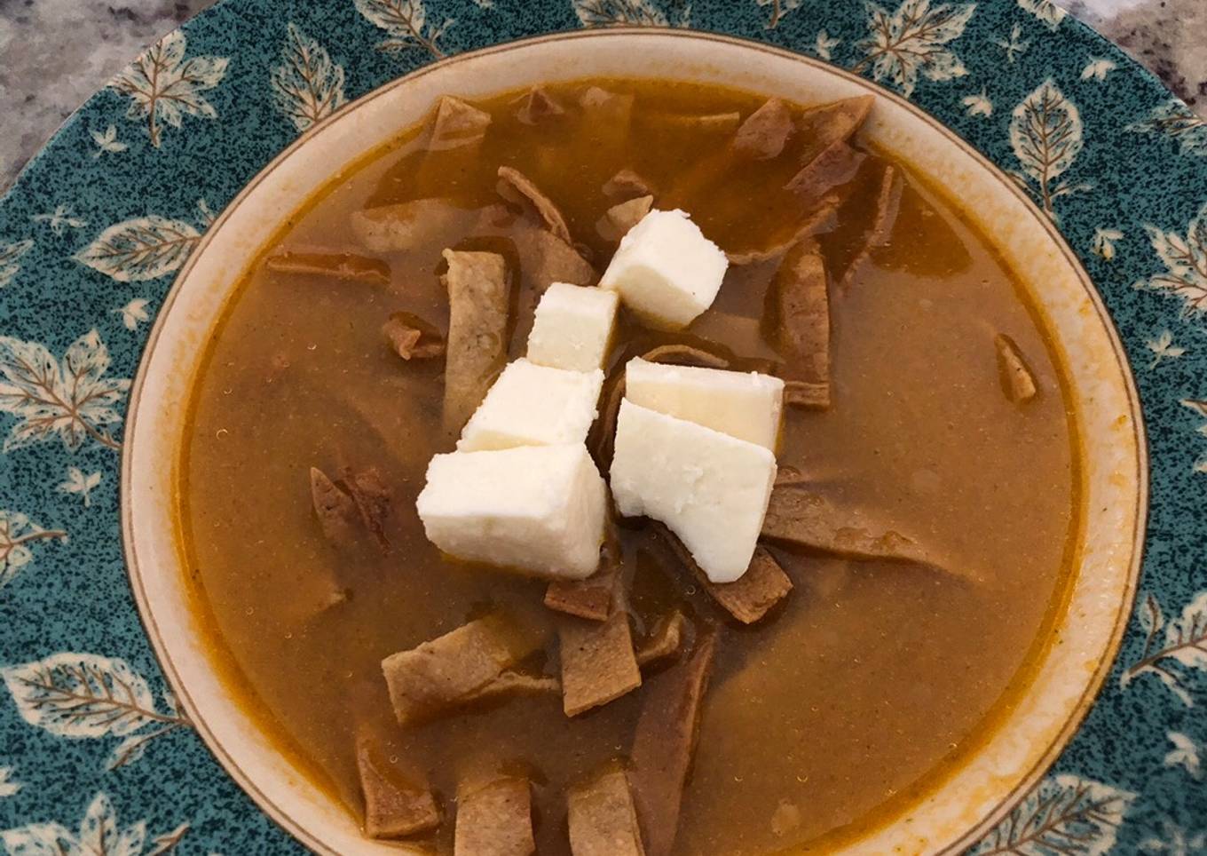 Sopa azteca o sopa de tortilla