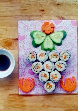 Hình của món Cơm cuộn trứng.