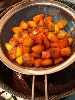 Una foto de Papas fritas con paprika