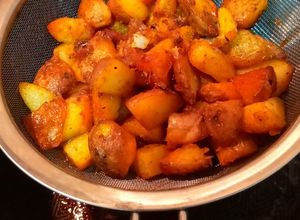 Una foto de Papas fritas con paprika