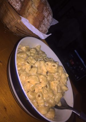 Una foto de Macarrones con queso 🧀 y ajo 🤩