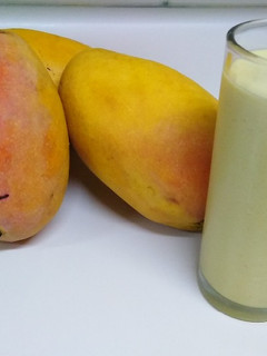 Una foto de Mango con leche