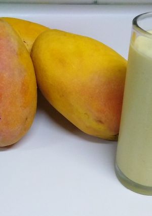 Una foto de Mango con leche