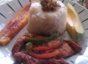 Una foto de Pollo a la plancha con nueces