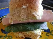 Una foto de sandwiches de palta