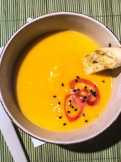 Una foto de Zapallona la sopa(Sopa crema de calabaza)