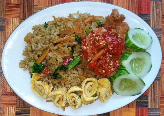 Recipe: Delicious Nasi goreng lada hitam ayam gepuk sambal bawang