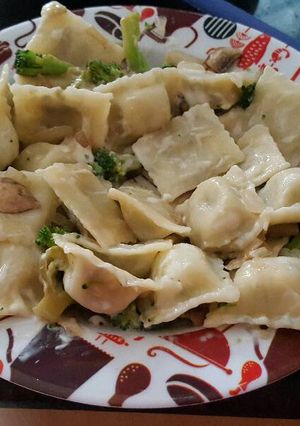 Una foto de Ravioles con brócoli y champiñones