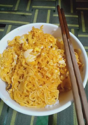 Hình của món Mì xào sa tế trứng thơm lừng.
