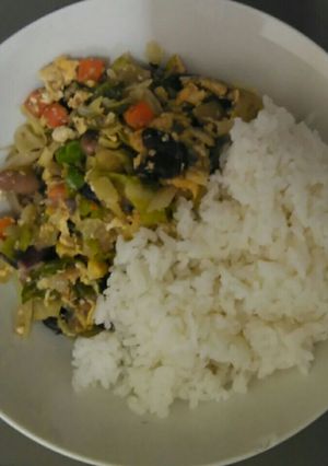 A picture of Ramen styled egg sauce with cocktail beans.
