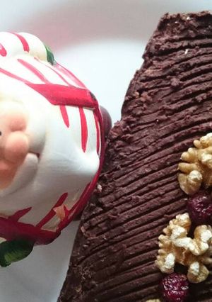 Una foto de Turrón crujiente de chocolate con arándanos