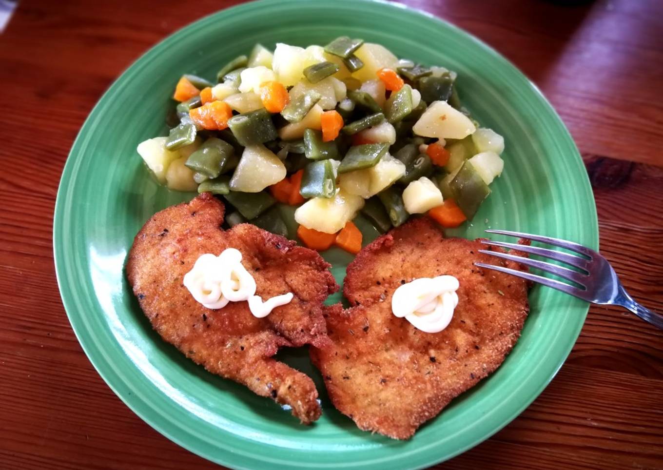 Filetes de pechuga rebozadas con verduras cocidas