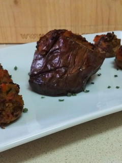 Una foto de Berenjena y champiñones rellenos