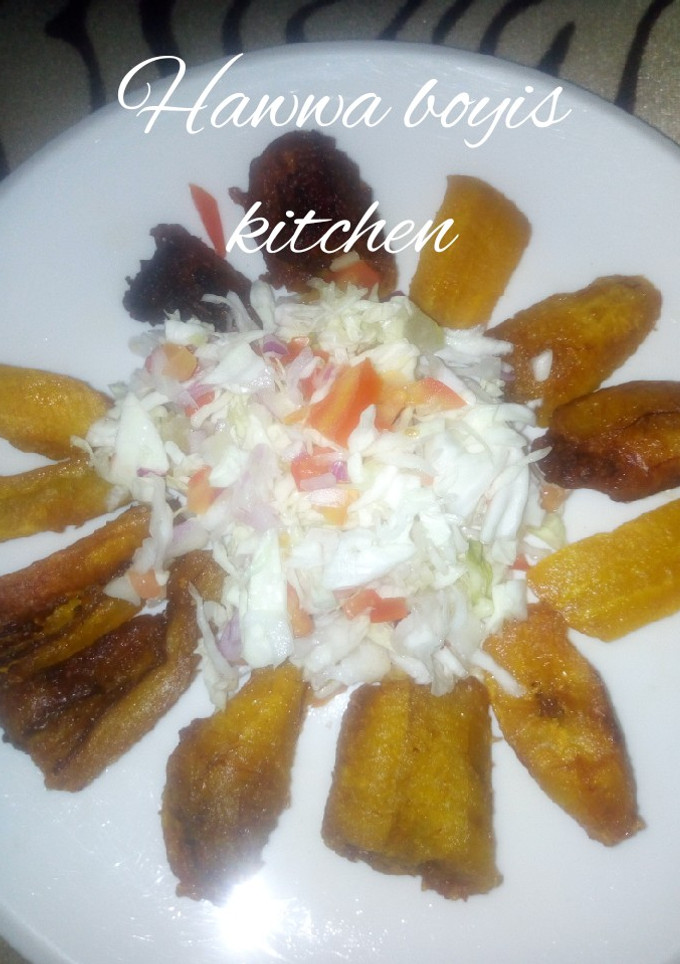 A picture of Plaintain with cabbage.
