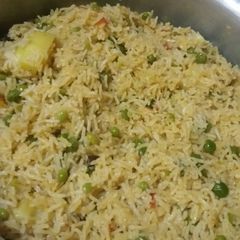 Matar pulao with potatoes A picture of Matar pulao with potatoes.