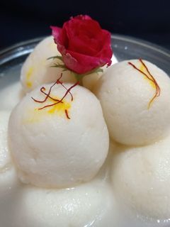 રસગુલ્લા (rasgulla recipe in gujarati) રેસીપી મુખ્ય ફોટો