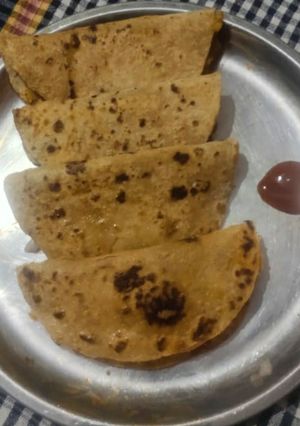 चपाती चीज़ टकोज (chapati cheese tacos recipe in Hindi) रेसिपी मुख्य फोटो