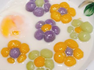 บัวลอยดอกไม้ ไข่หวาน