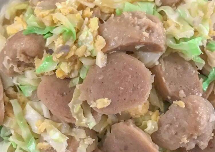 Tumis kol telur bakso