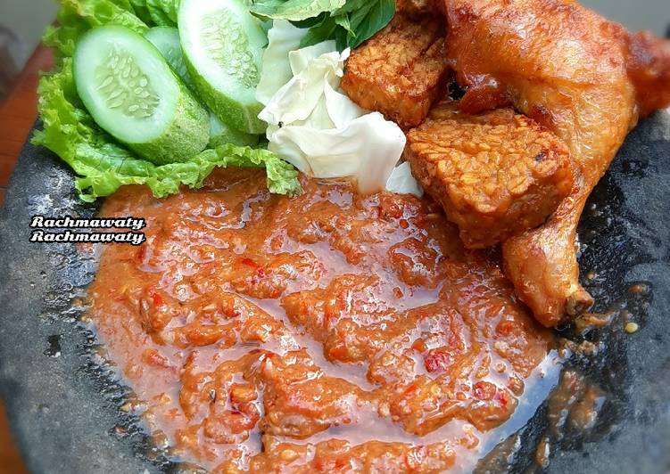 Resep 135.Pecel Ayam yang Bisa Manjain Lidah