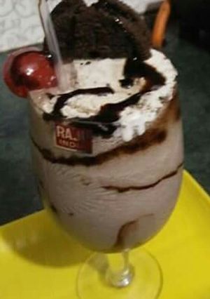 A picture of Oreo milk shake.
