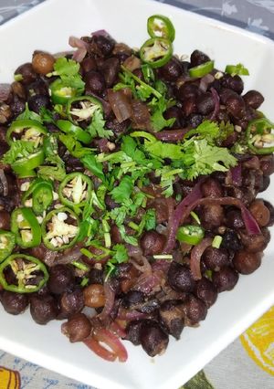 A picture of Spicy Black Chickpeas.