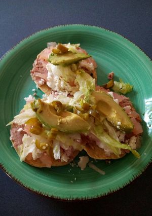 Una foto de Tostadas de pata de res