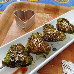 A picture of PEAS AND SPROUTED MOONG DAL UTTAPAM 💚.