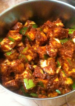 A picture of Mango pickle - Ava pacchadi.
