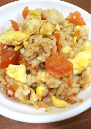 👩🏻‍🍳蕃茄、鮪魚蛋炒飯 的食譜成品照片