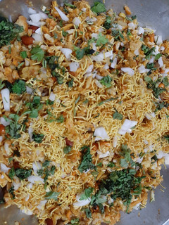 ભેળ(bhel recipe in gujarati) રેસીપી મુખ્ય ફોટો