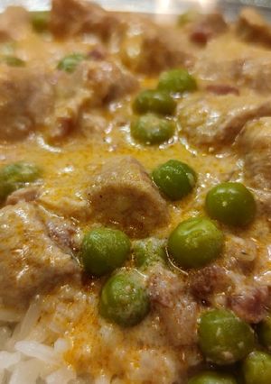 Tejszínes - baconos sertés ragú cukorborsóval recept fotója