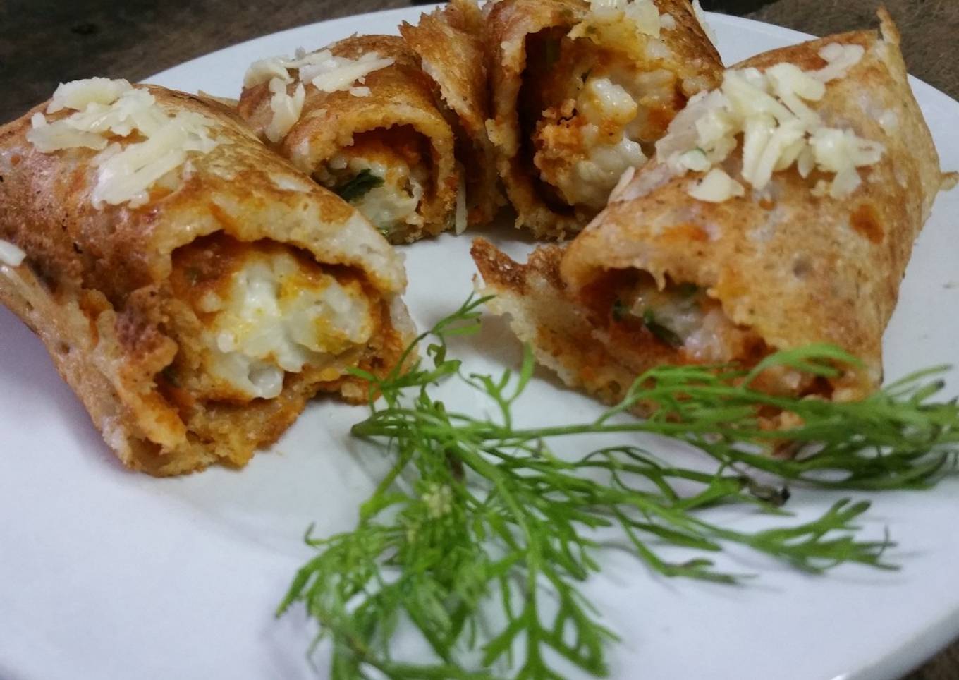 Cheesy noodles dosa