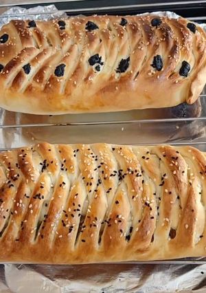 A picture of Chicken Cheese Bread 😍😋.