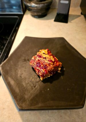 A picture of PB&J oatmeal breakfast bars.