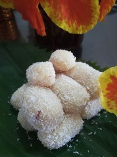 नारियल बर्फी (Nariyal barfi recipe in hindi) रेसिपी मुख्य फोटो